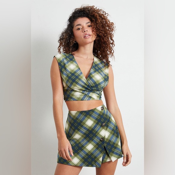 WeWoreWhat Tops - WEWOREWHAT Tie Back Wrap Top. Size Medium. NWOT!